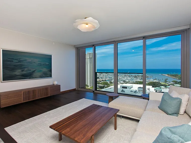 1555 Kapiolani Blvd #1800 — Photo 2