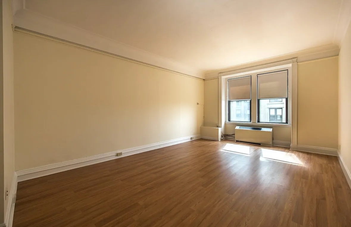 Studio, 350 sqft, $2,500 — Photo 1