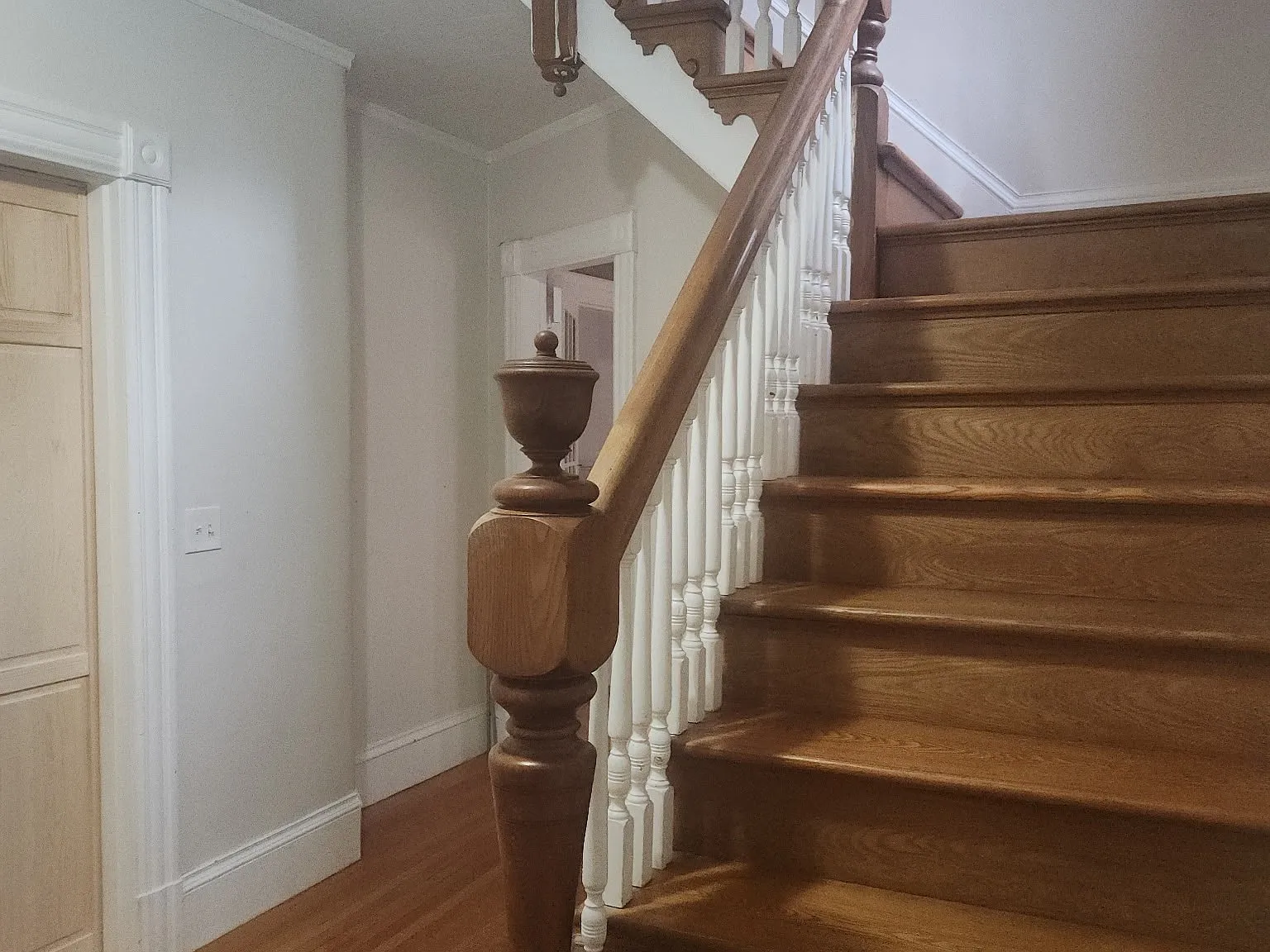 2 bed, 1.0 bath, 1732 sqft, $2,000 — Photo 2