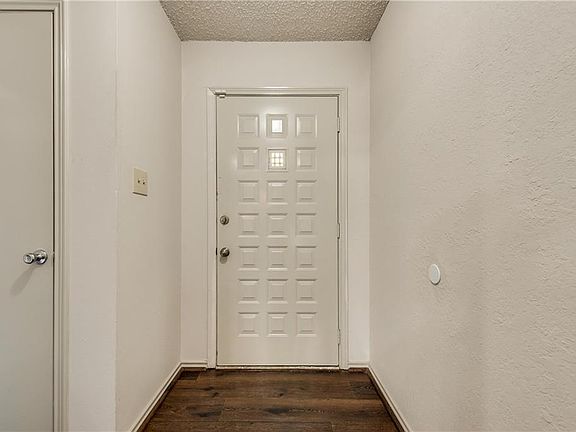 2nd image of 1888 Greenslopes Dr