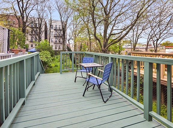 5th image of 441 Fairmount Ave