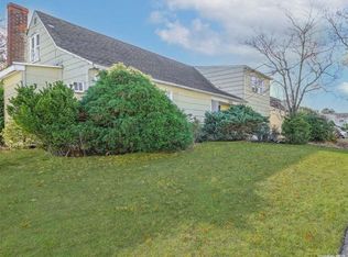 2666 Lexington Ave, East Meadow, NY