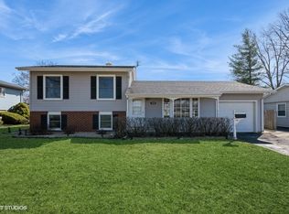 3208 Wren Ln, Rolling Meadows, IL 60008