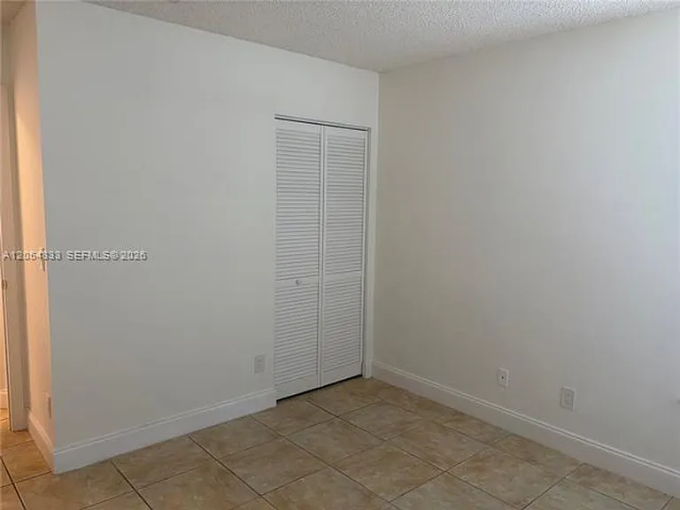9020 Lake Park Cir N #9020 — Photo 17