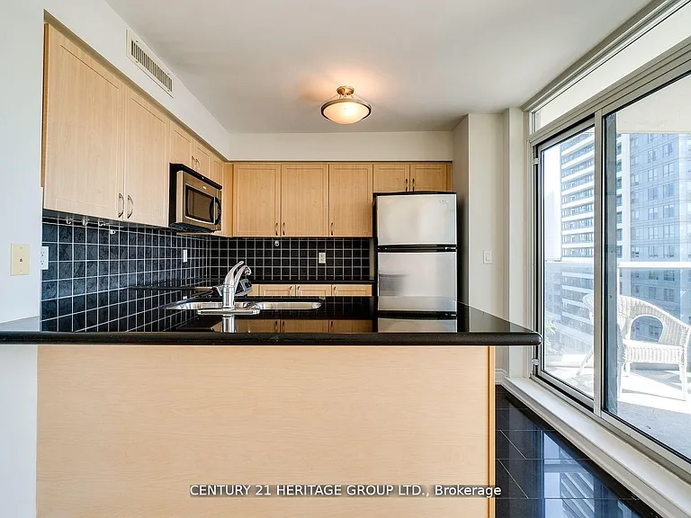 7 N Park Rd #709 — Photo 11