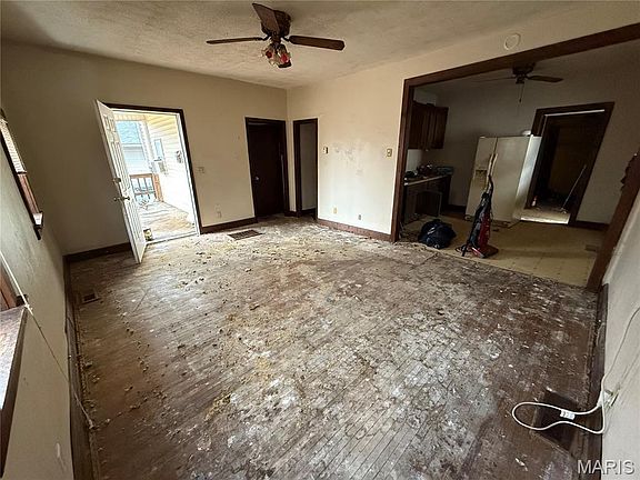 4th image of 839 Poplar St