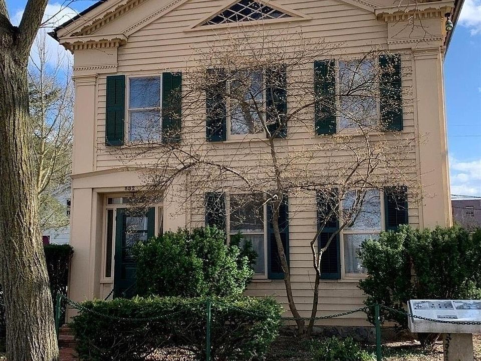 1st image of 332 E Washington St #2