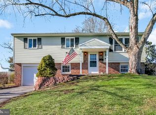410 Glenwood Dr, Douglassville, PA 19518