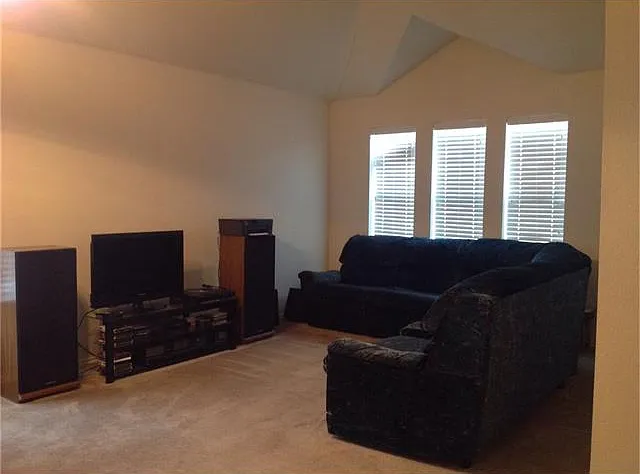 1556 Tonia Loop — Photo 6