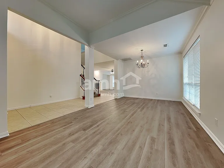 8001 Amesbury Ln — Photo 8
