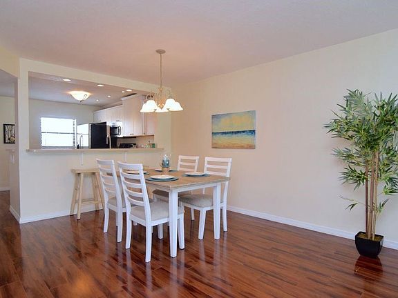 5th image of 719 Pinellas Bayway S