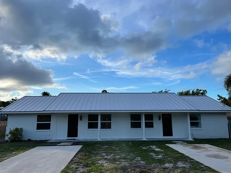 8075 SE Mansion Ln — Photo 1