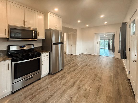 2nd image of 5015 Cliff Pl