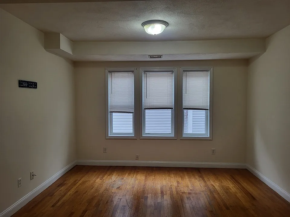 54 Greendale Rd #3L