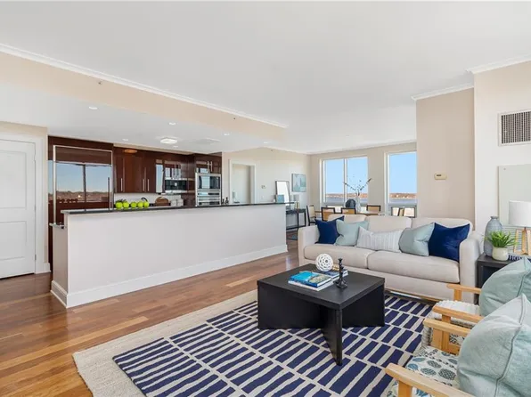 1 Tower Dr APT 1706, Portsmouth, RI 02871