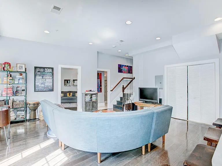 1220 19th St NE #1B — Photo 12