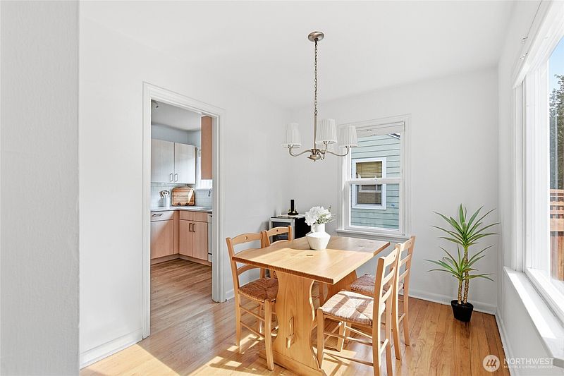 5th image of 3444 34th Avenue W