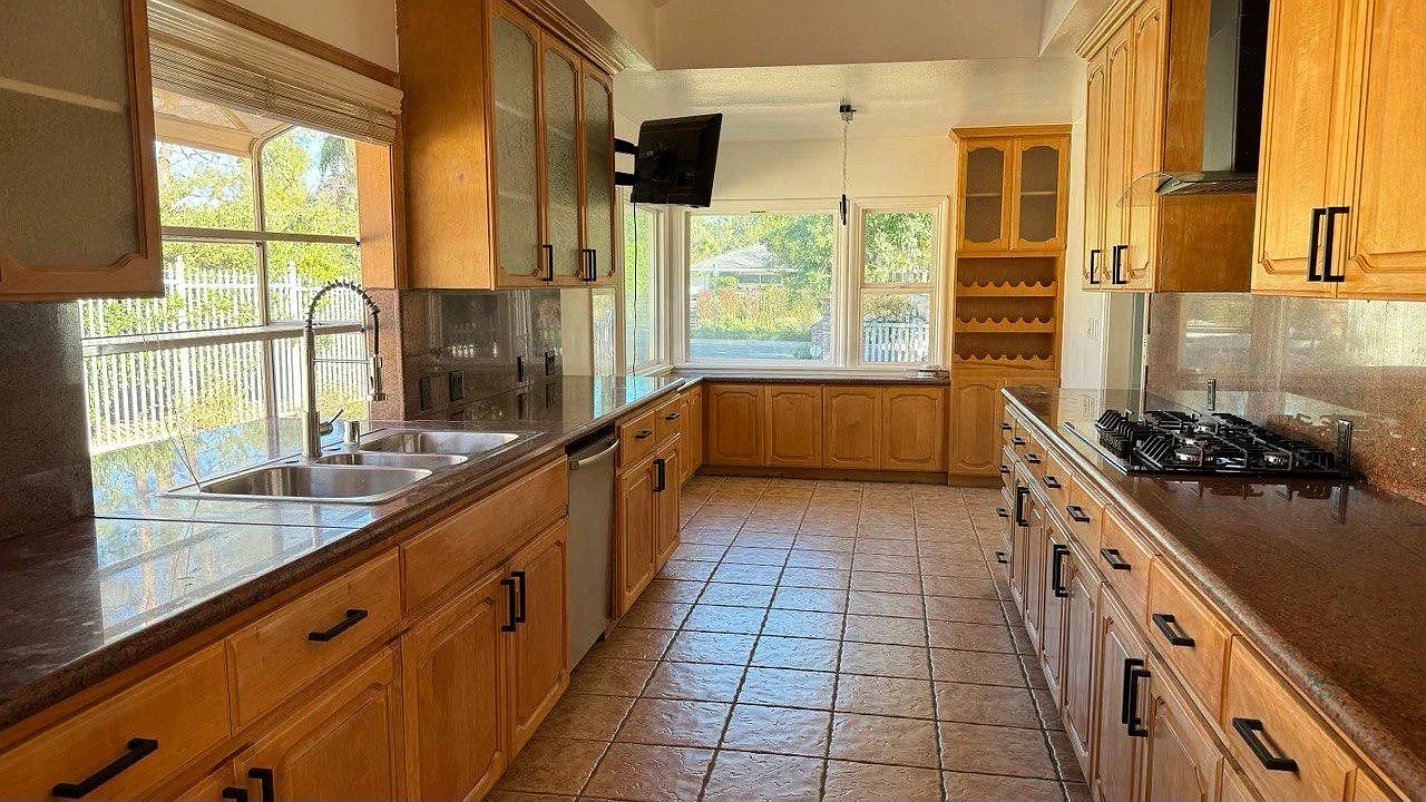 3 bed, 2436 sqft, $5,499 — Photo 1