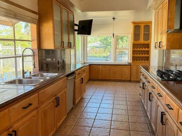 8933 Balcom Ave, Northridge, CA 91325