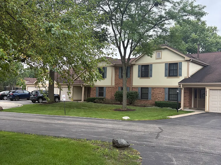 1056 Deerpath Ct — Photo 13