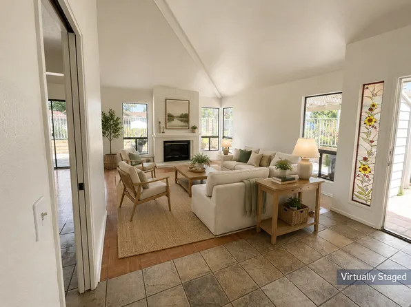 902 Wentworth Cir, Vista, CA 92081