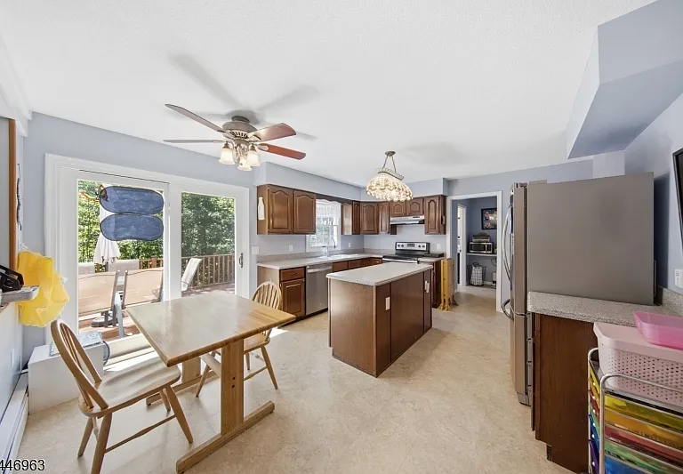 2057 Lakeside Dr W — Photo 18