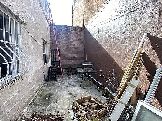 4th image of 133 Manhattan Ave #1R