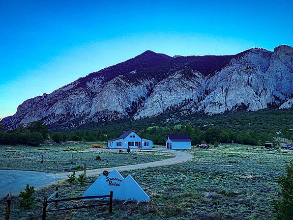 Relax in this peaceful setting with an abundance of activities within a few minutes.