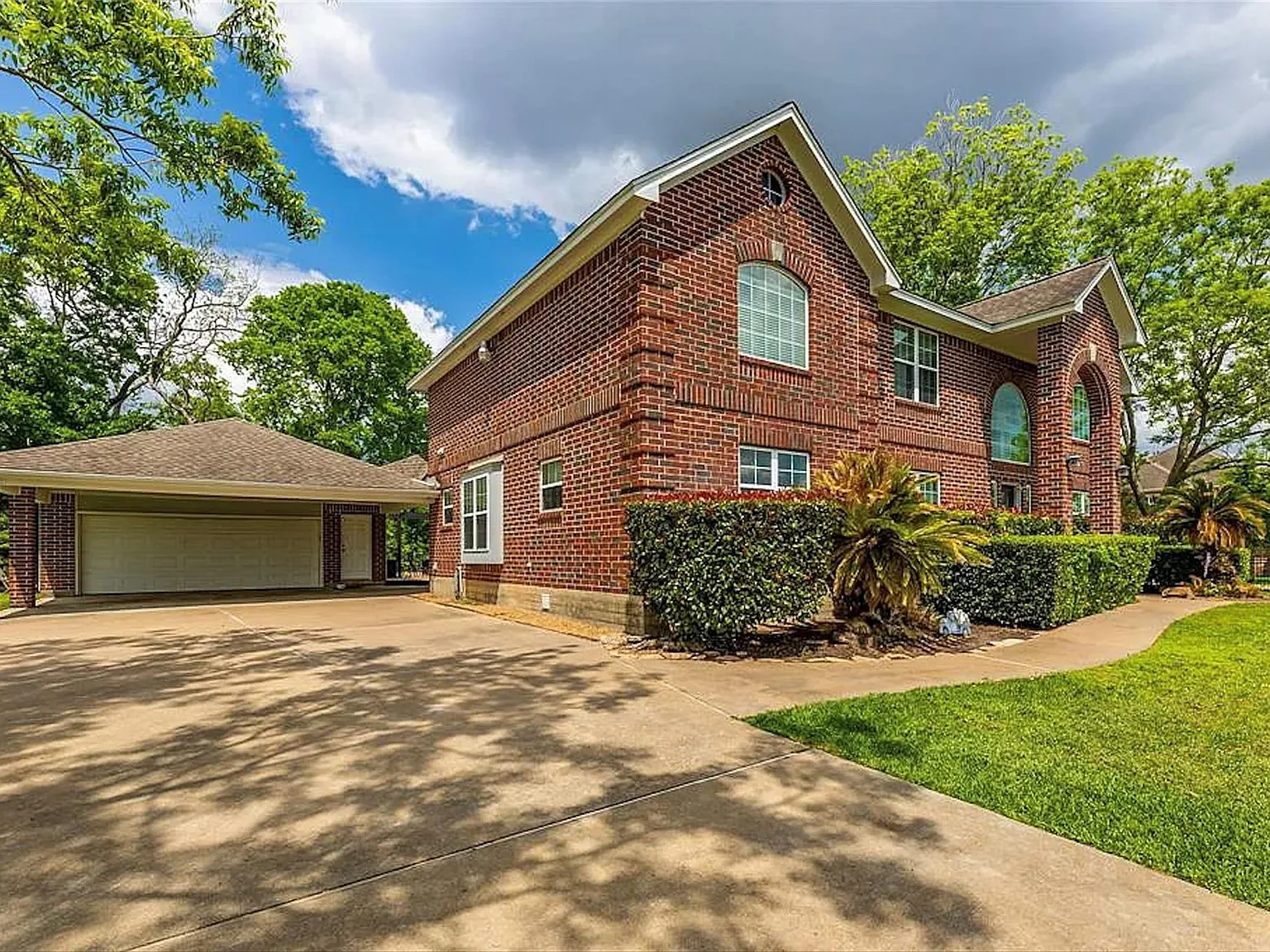 4 bed, 2.5 bath, 3053 sqft, $3,600 — Photo 3