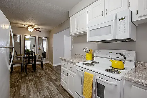 Chandler Meadows Furnished Apartments — Photo 37