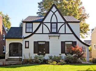 2843 Hampton Rd, Rocky River, OH 44116