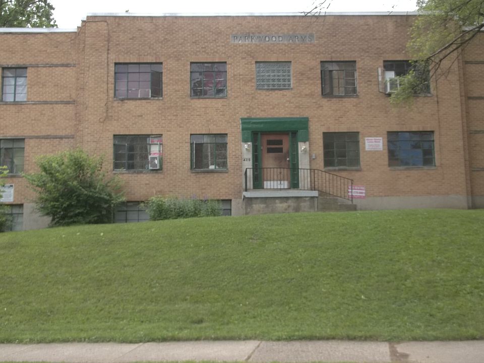1st image of 420 W Parkwood Dr