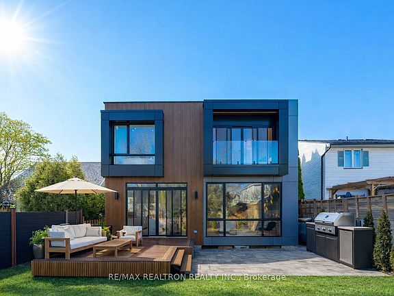 2nd image of 19 Topham Rd