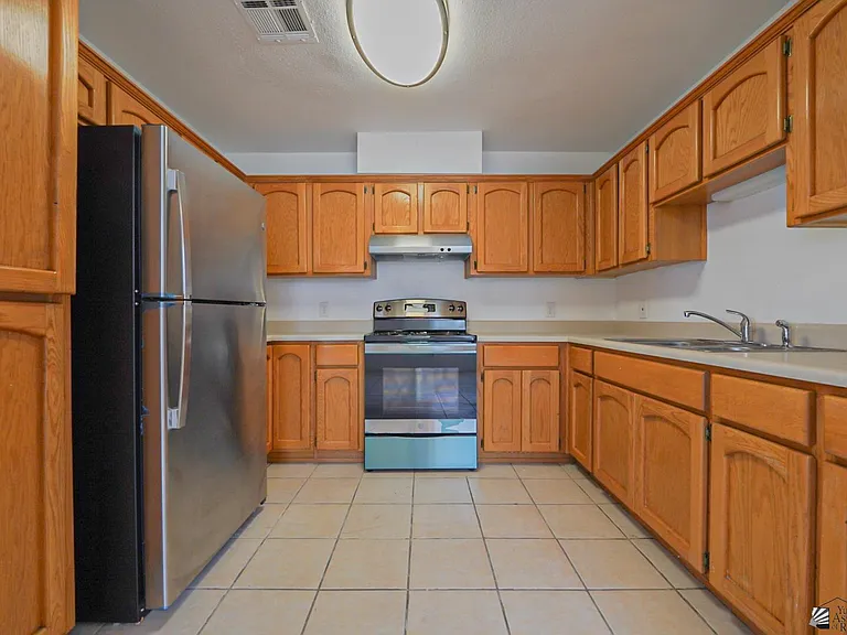 604 E Yucca St — Photo 14