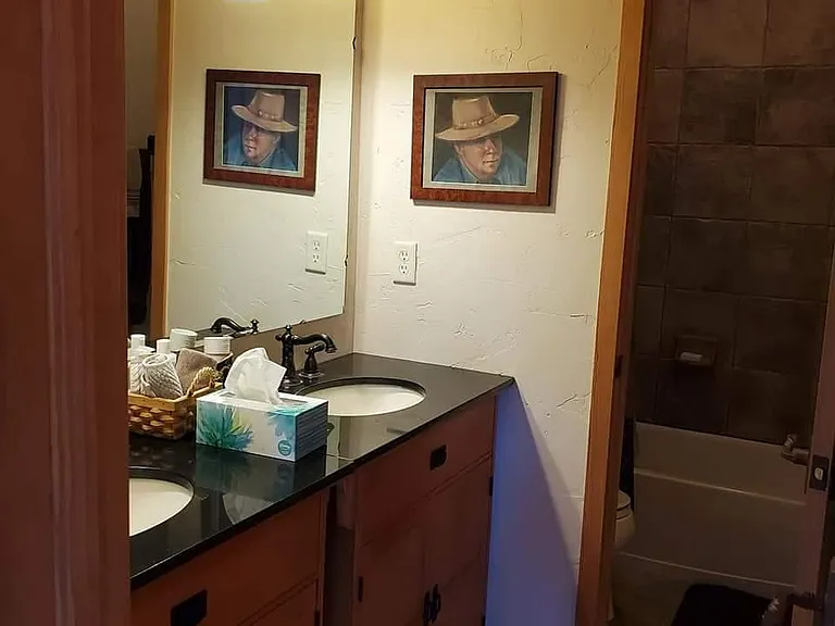 2nd bath (plus outdoor shower)