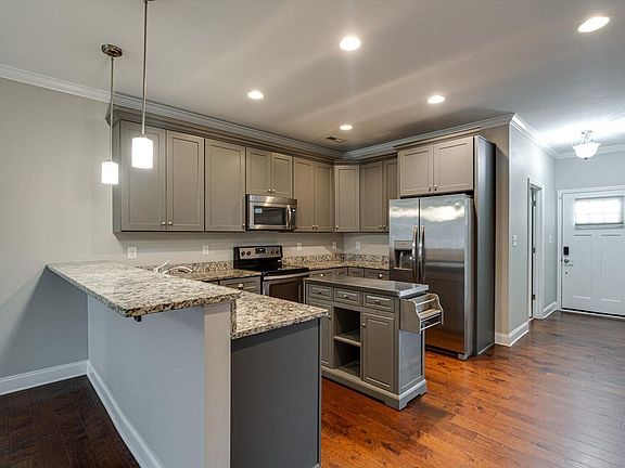 4th image of 1755 Stonebriar Dr NE