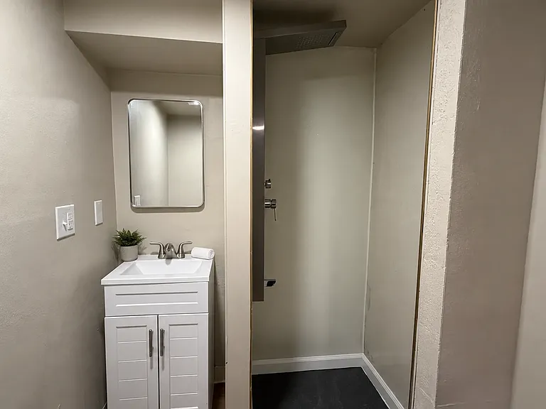 1424 N Bennett St — Photo 16