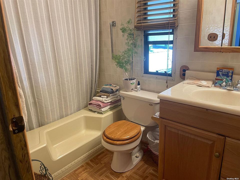 1661 Old Country Rd Riverhead, NY Zillow Apartments for Rent in