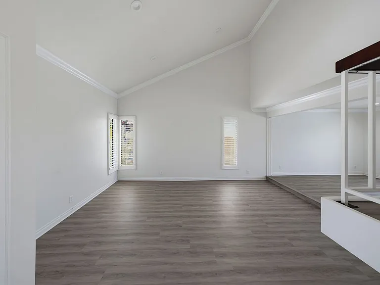 1038 Rimwood Dr — Photo 6