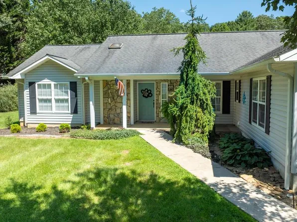 403 W Coventry Dr, Franklin, NC 28734