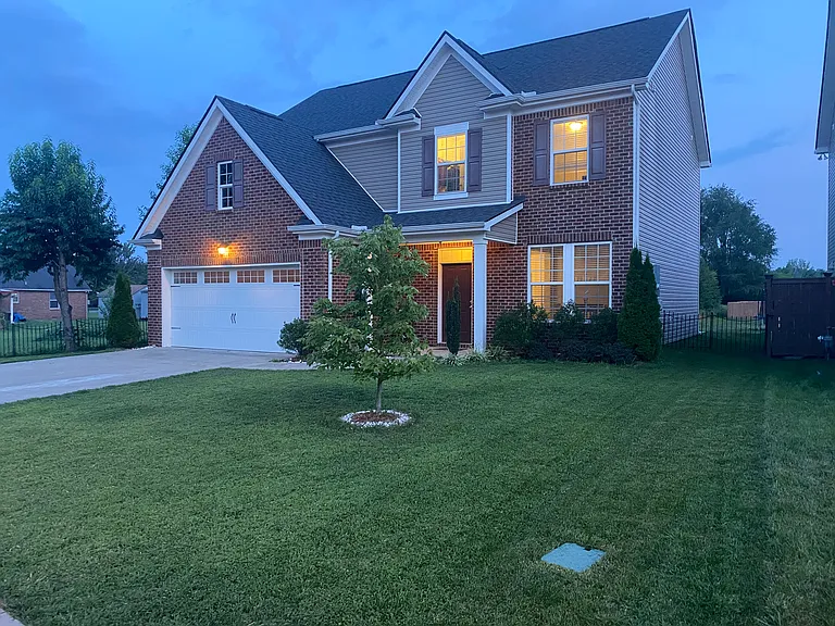 2429 Miranda Dr — Photo 2