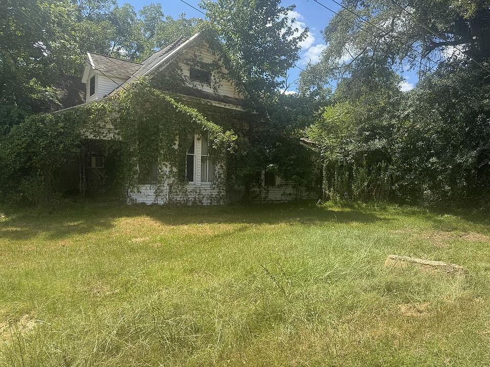 2nd image of 699 Prairie St