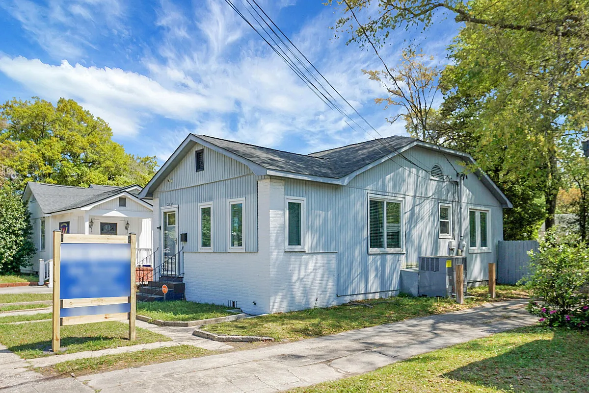 Building Photo - 2135 Dorchester Rd
