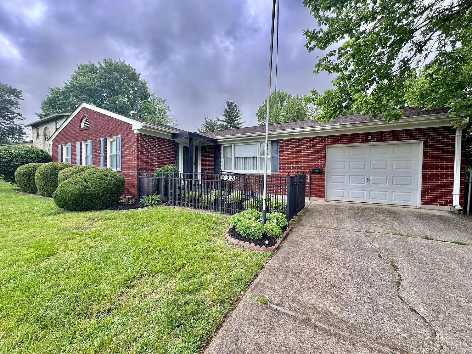 835 Wesleyan Dr photo 1
