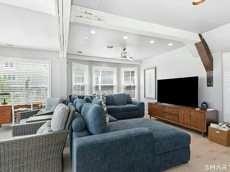 27 Milford Point Rd — Photo 5
