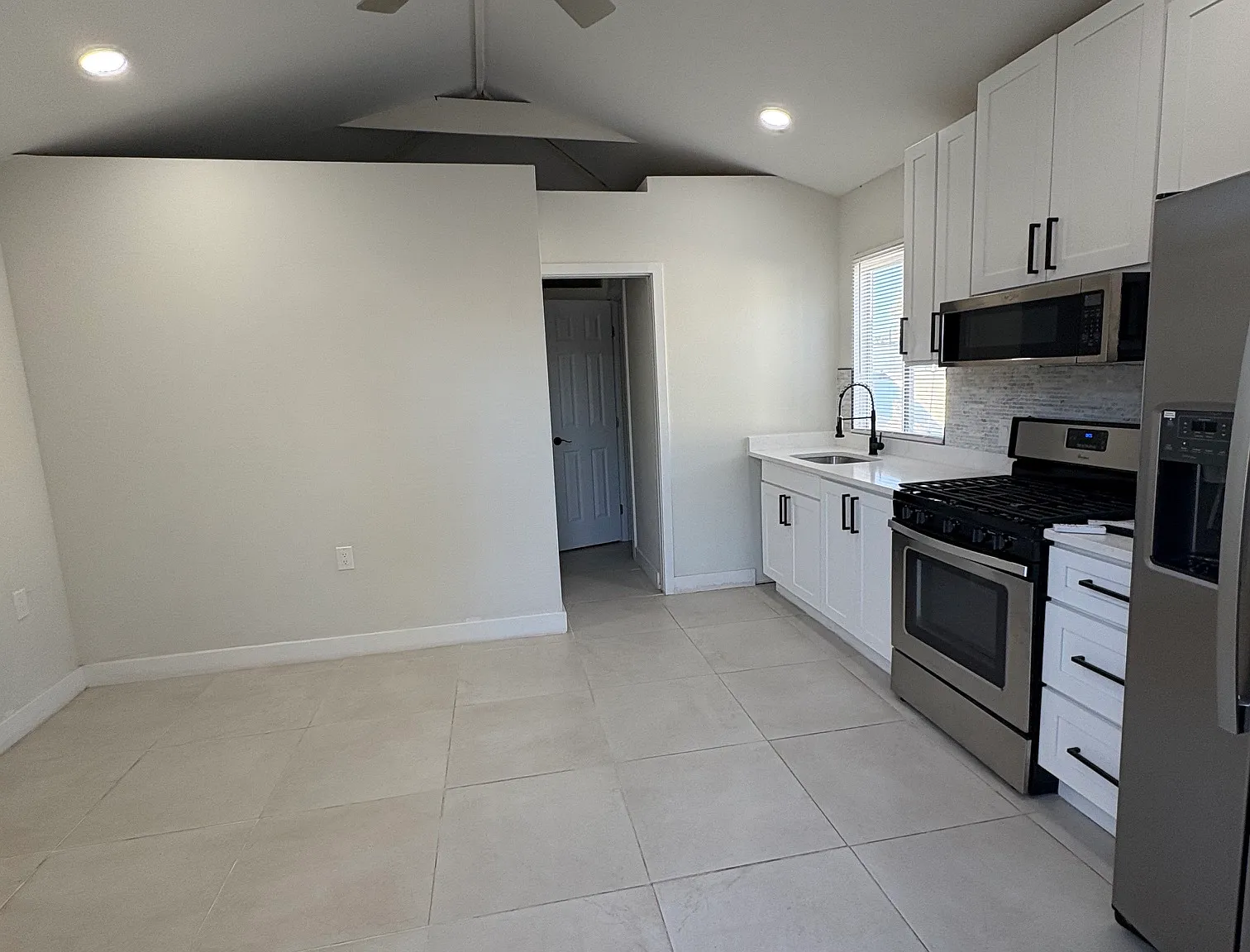 1 bed, 400 sqft, $1,200 — Photo 1