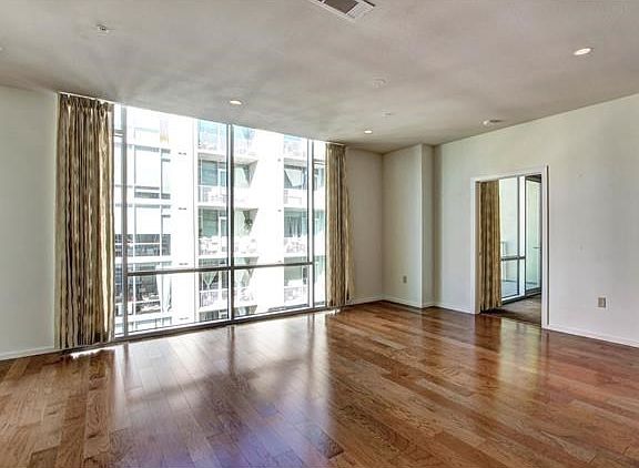 Gorgeous hardwoods in excellent condition.