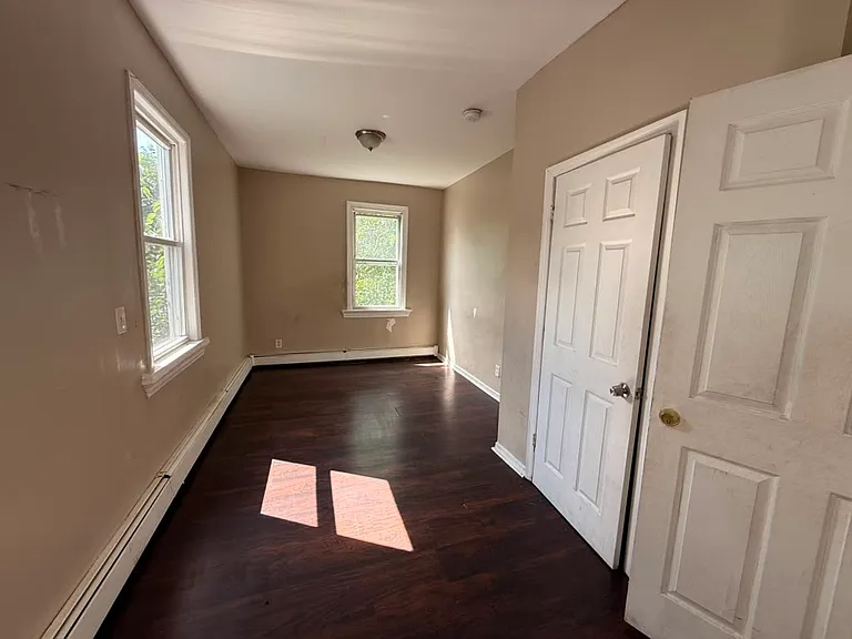 1063 Grove St #2 — Photo 4