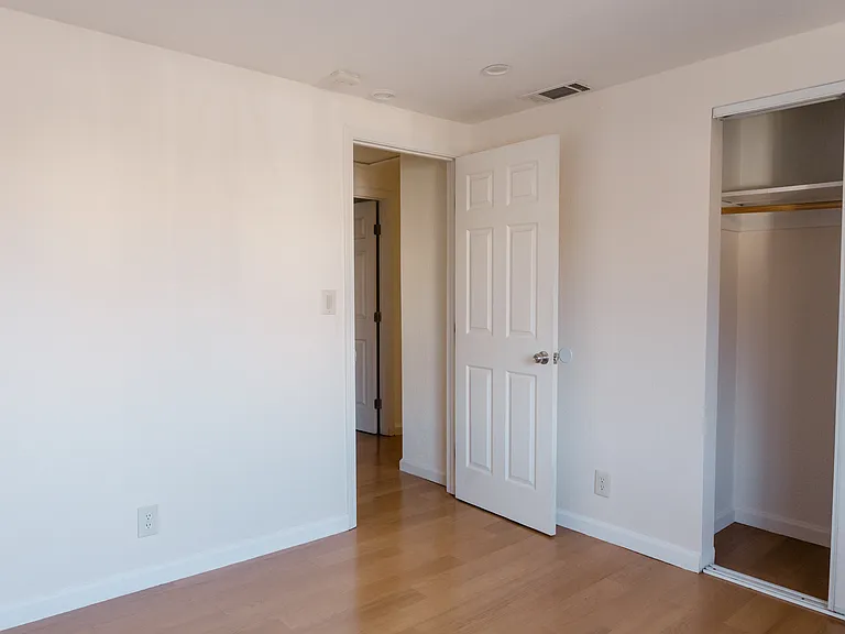 2000 Miramar Ave — Photo 11