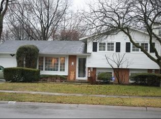 231 Redwood Ave, Elk Grove Village, IL 60007